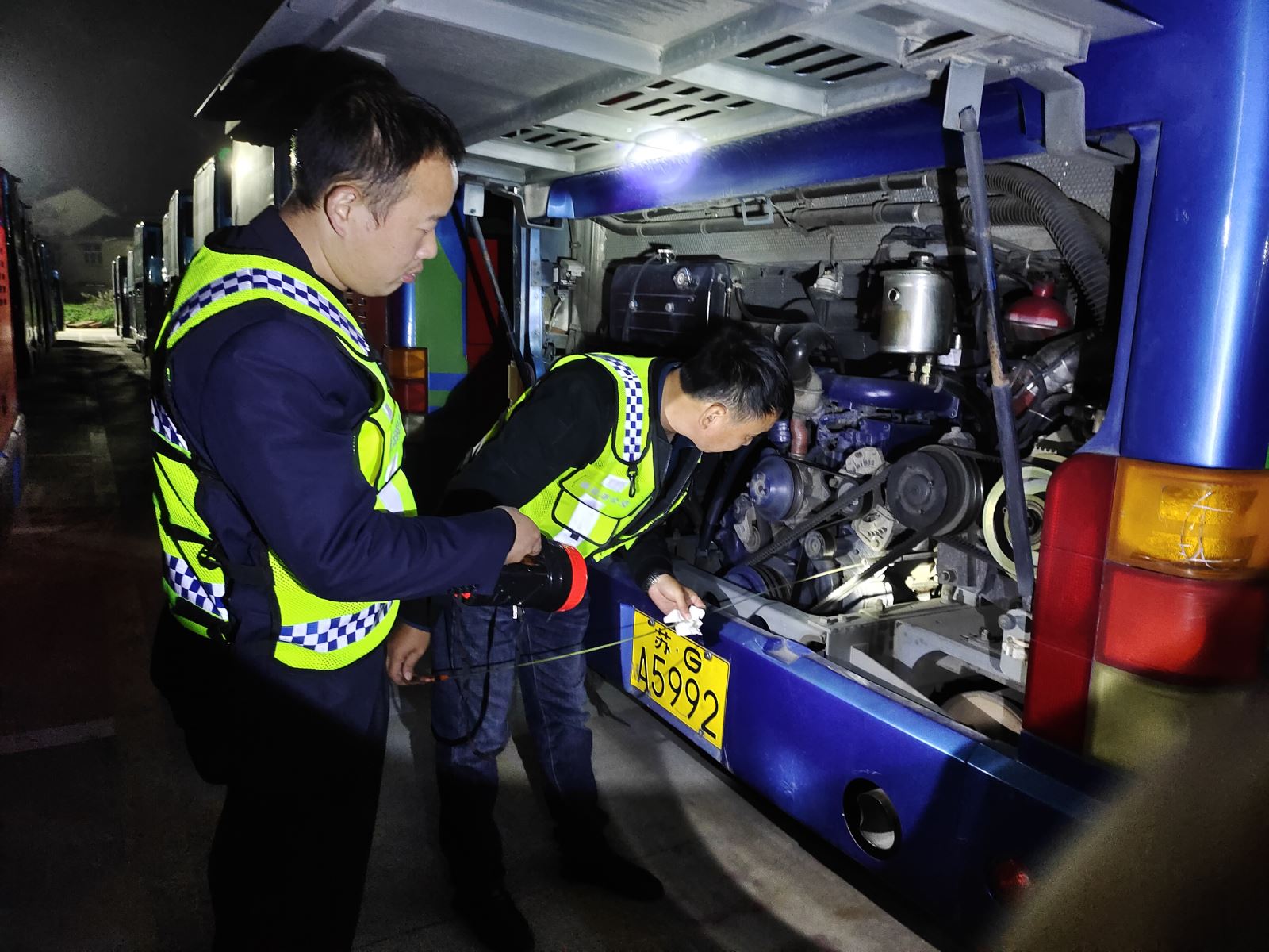 公交集團公交事業一部開展夜查行動 筑牢安全防線